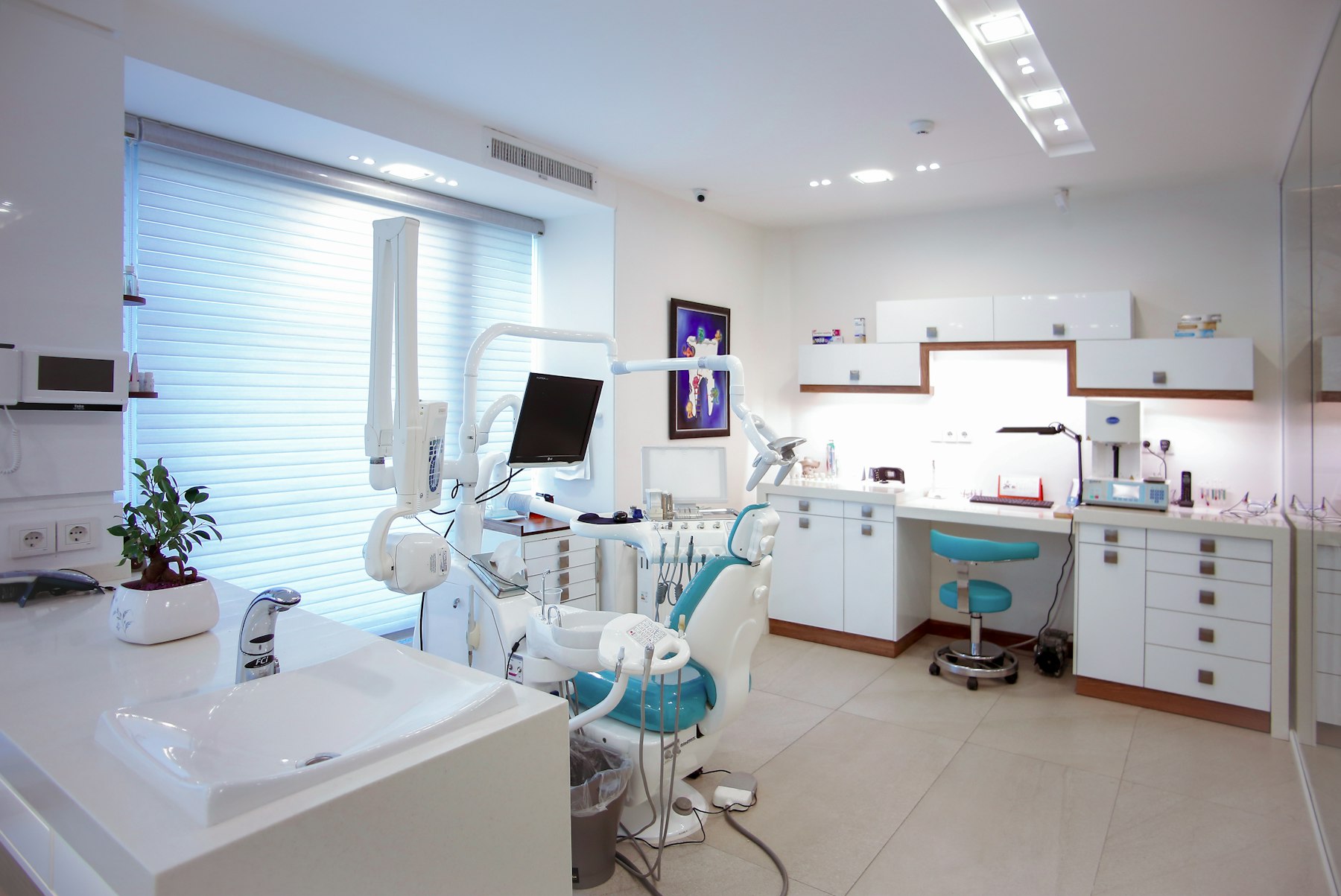 Modern dental treatment room in Tirana